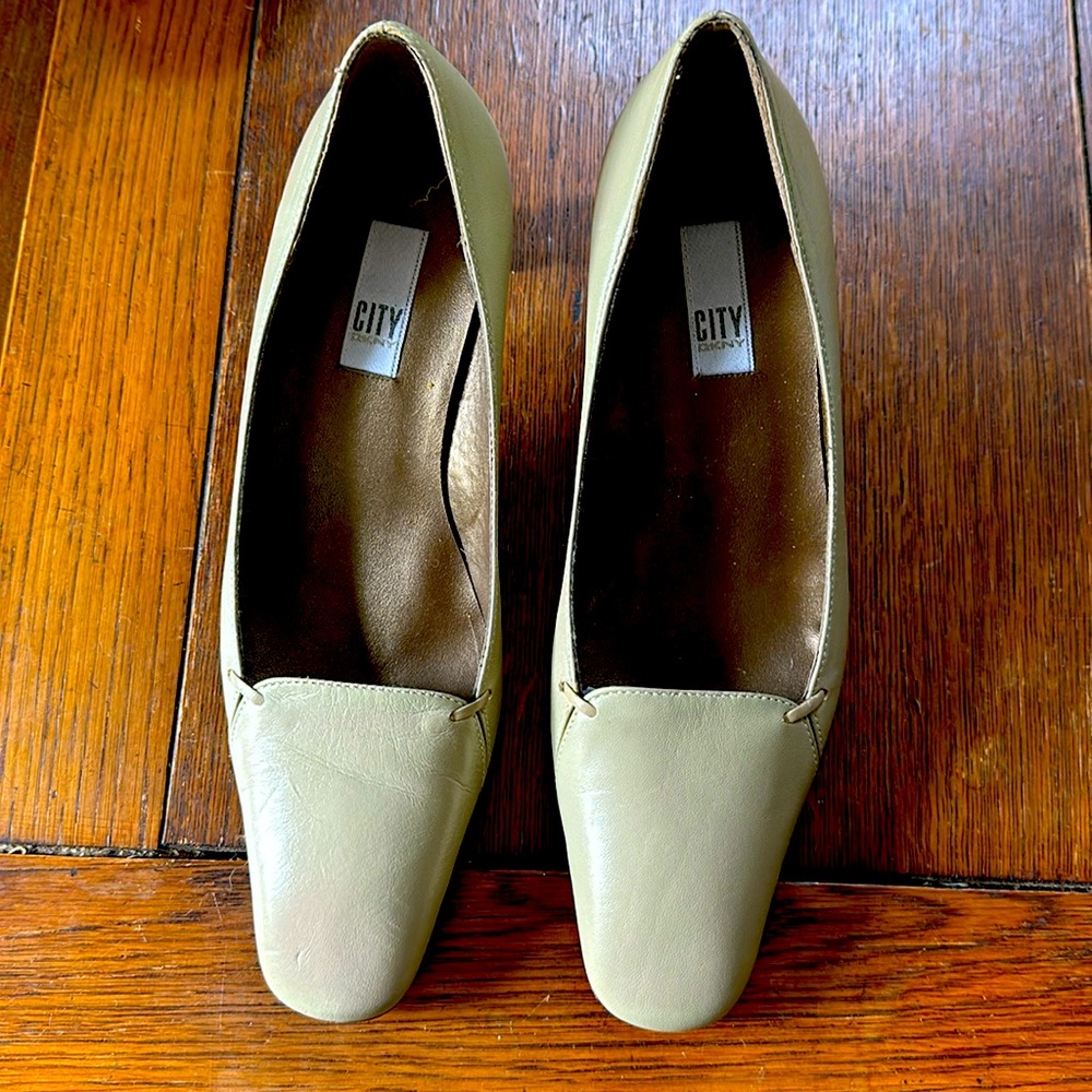 CITY DKNY 2” pumps light taupe. US size 6.6.